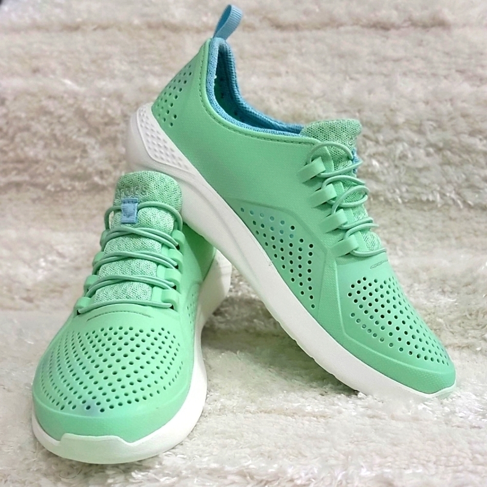 💙Crocs Unisex  Literide Pacer Sneaker size J6